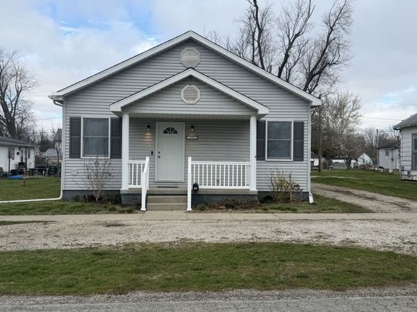 609 E Clay Street, Clinton, IL 61727