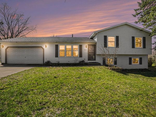 58446 Greenfield Court, Three Rivers, MI 49093