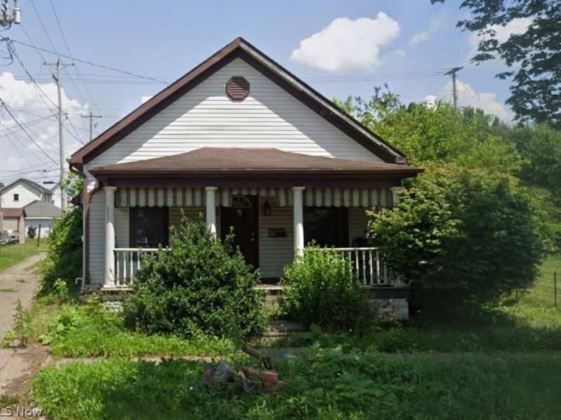 319 E 5th Street, Uhrichsville, OH 44683 Photo 1