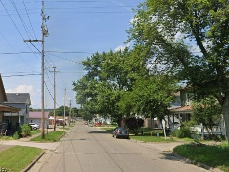 319 E 5th Street, Uhrichsville, OH 44683 Photo 4