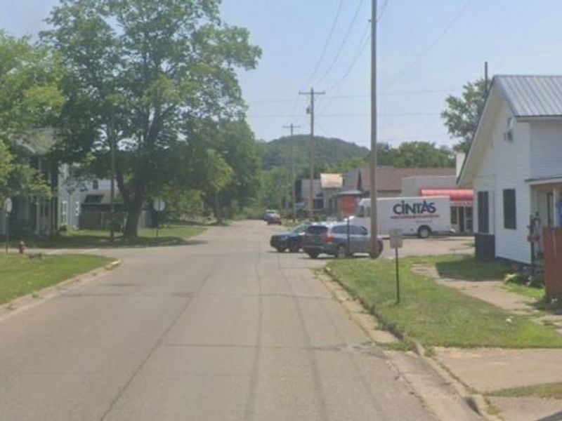 319 E 5th Street, Uhrichsville, OH 44683 Photo 5