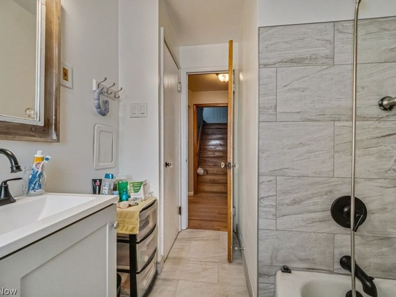 8023 Ivandale, Parma, OH 44129 Photo 16