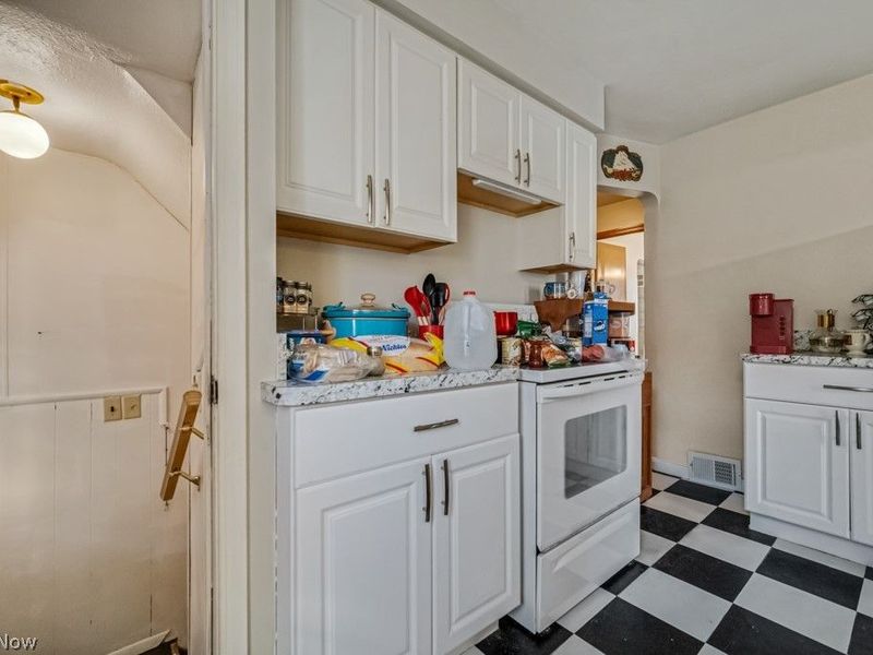 8023 Ivandale, Parma, OH 44129 Photo 18