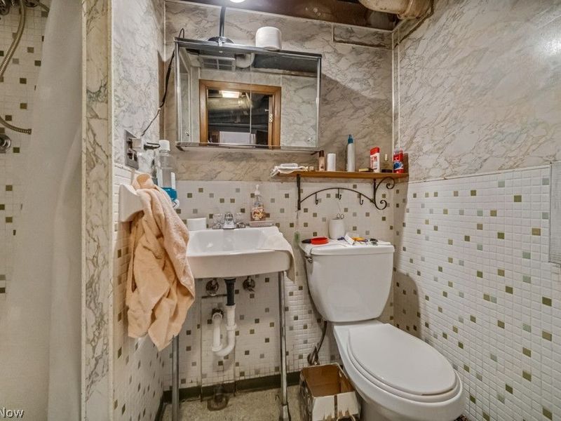 8023 Ivandale, Parma, OH 44129 Photo 24