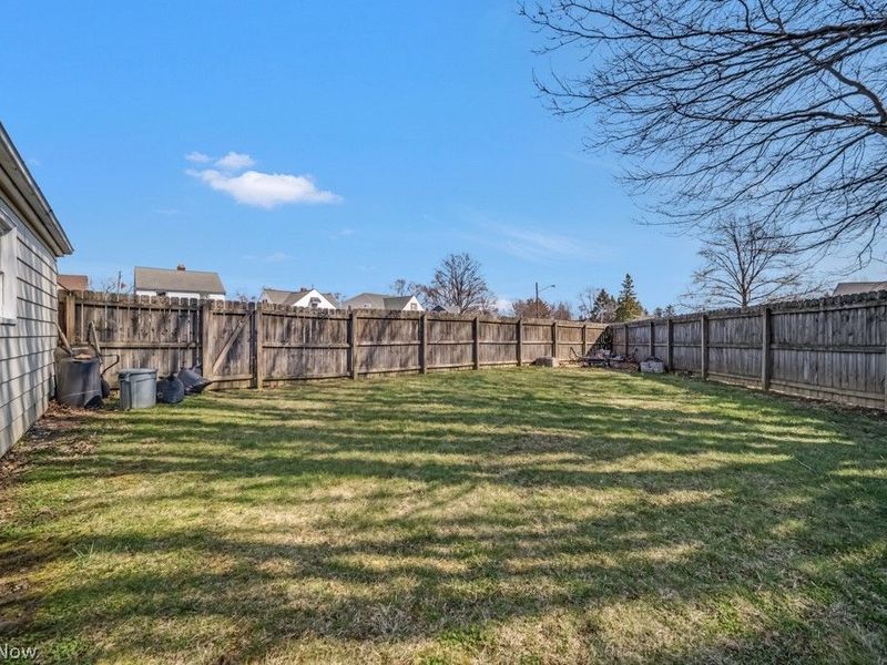 8023 Ivandale, Parma, OH 44129 Photo 33