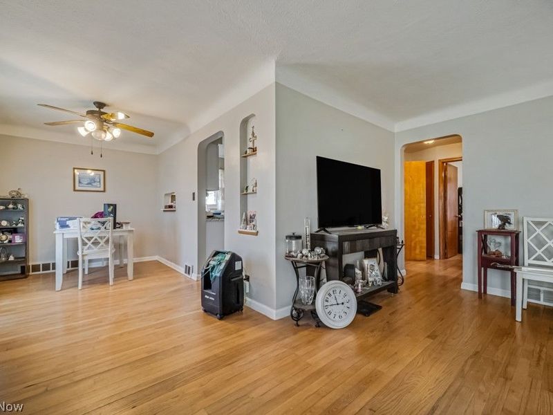 8023 Ivandale, Parma, OH 44129 Photo 4