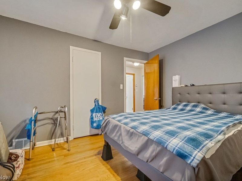 8023 Ivandale, Parma, OH 44129 Photo 8