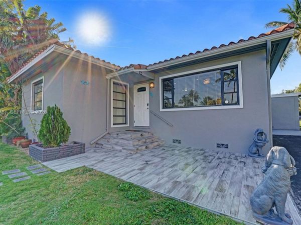 529 NW 8th St , Dania Beach, FL 33004