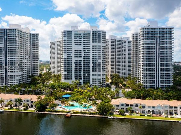 21050 Point Pl, Unit 401, Aventura, FL 33180