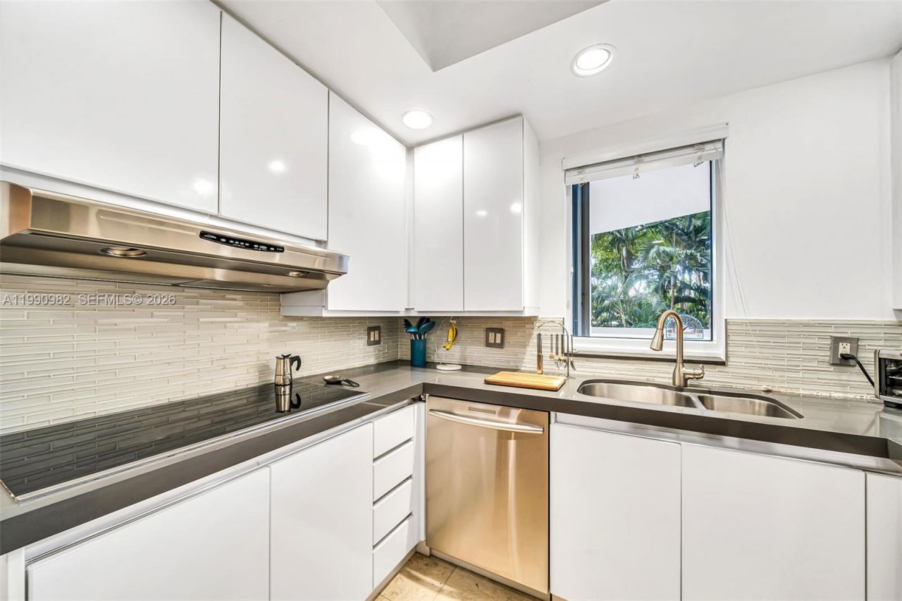 21050 Point Pl, Unit 401, Aventura, FL 33180 Photo