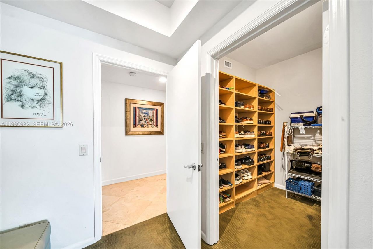 21050 Point Pl, Unit 401, Aventura, FL 33180 Photo