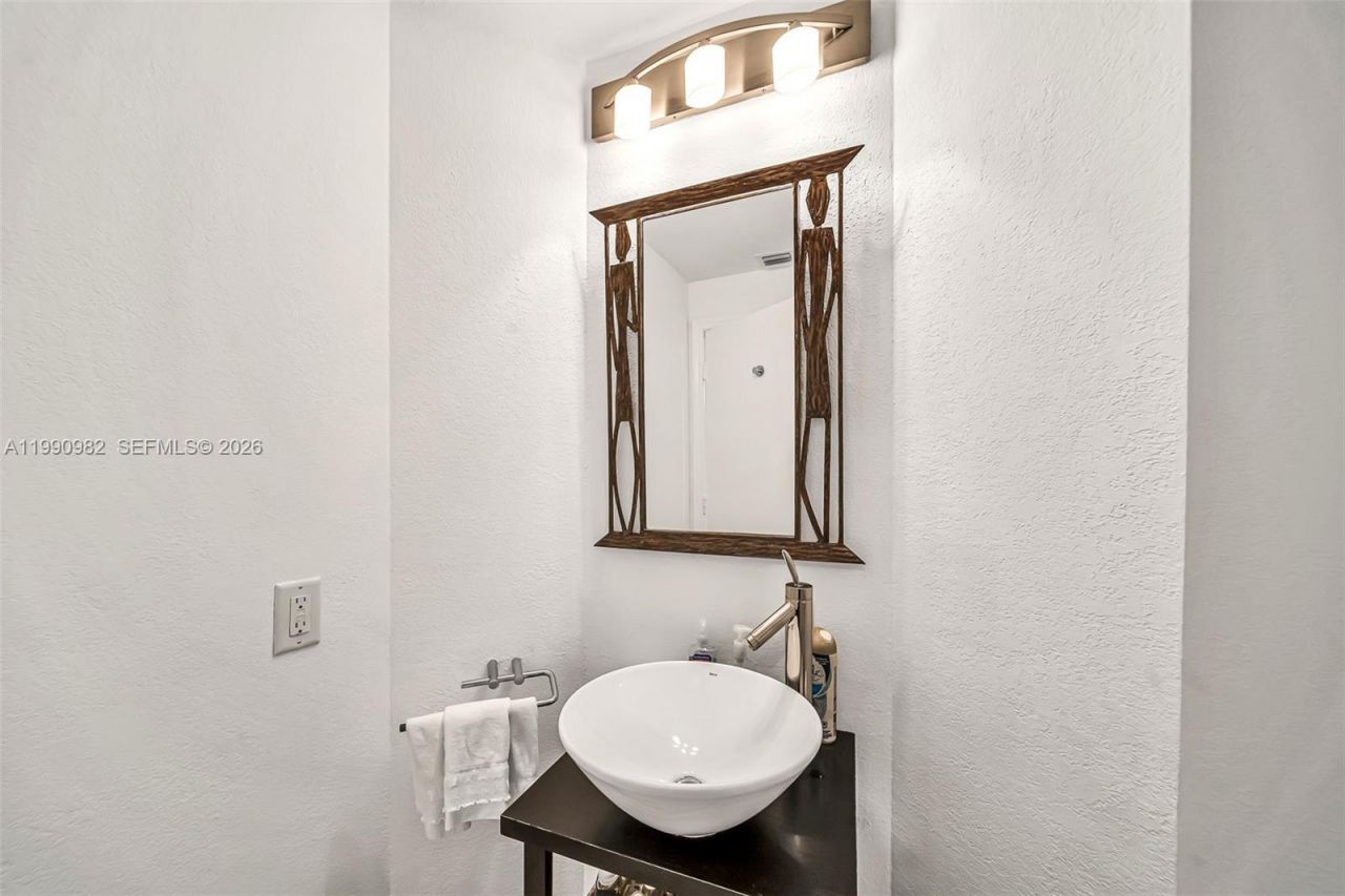 21050 Point Pl, Unit 401, Aventura, FL 33180 Photo