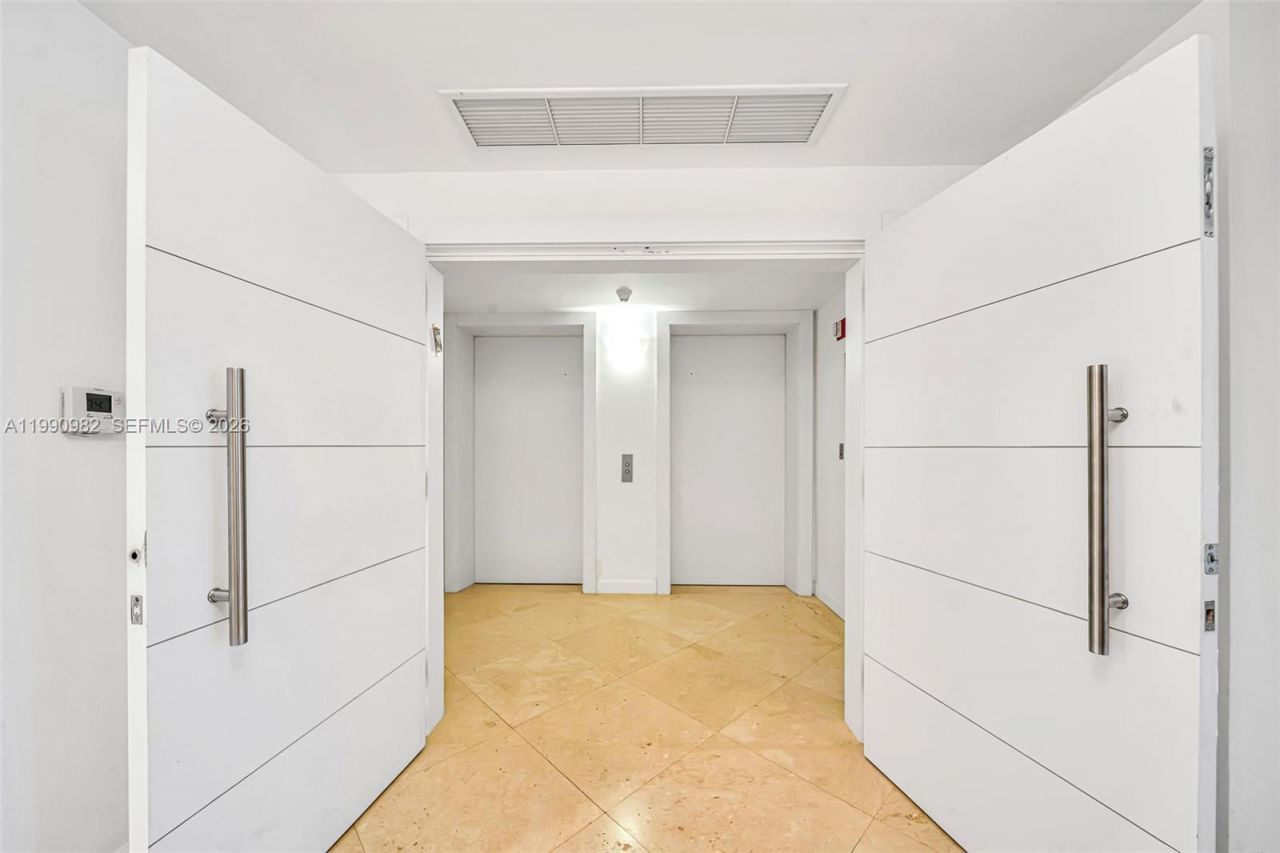 21050 Point Pl, Unit 401, Aventura, FL 33180 Photo