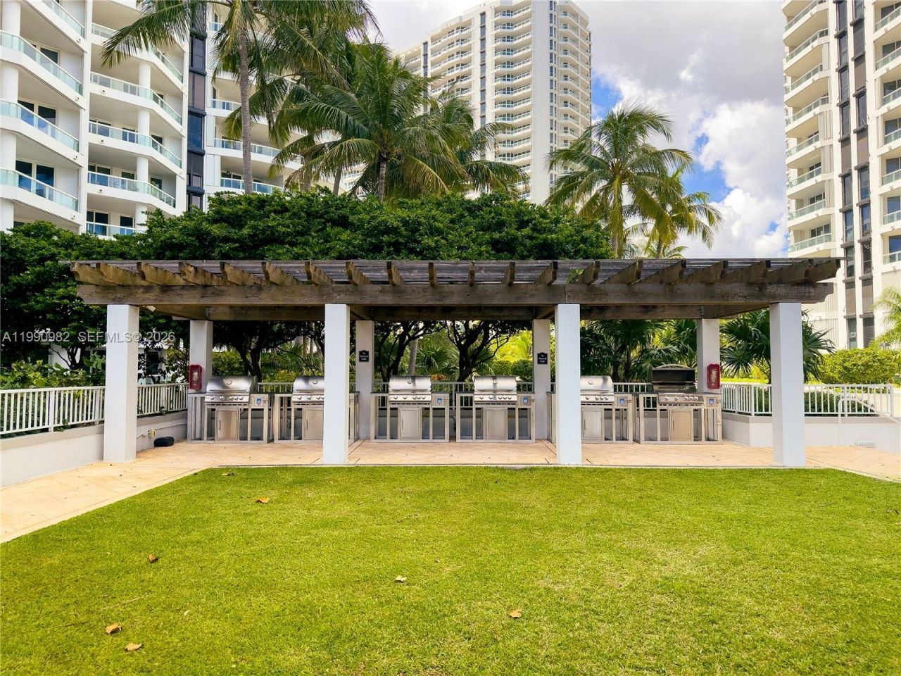 21050 Point Pl, Unit 401, Aventura, FL 33180 Photo