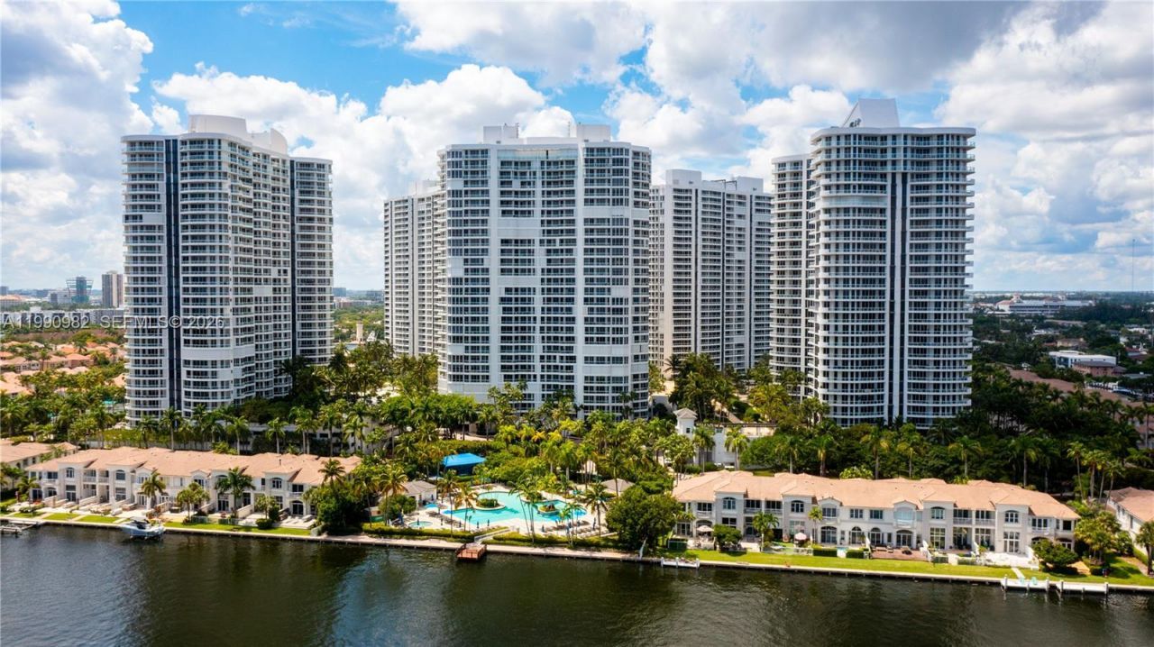21050 Point Pl, Unit 401, Aventura, FL 33180 Photo