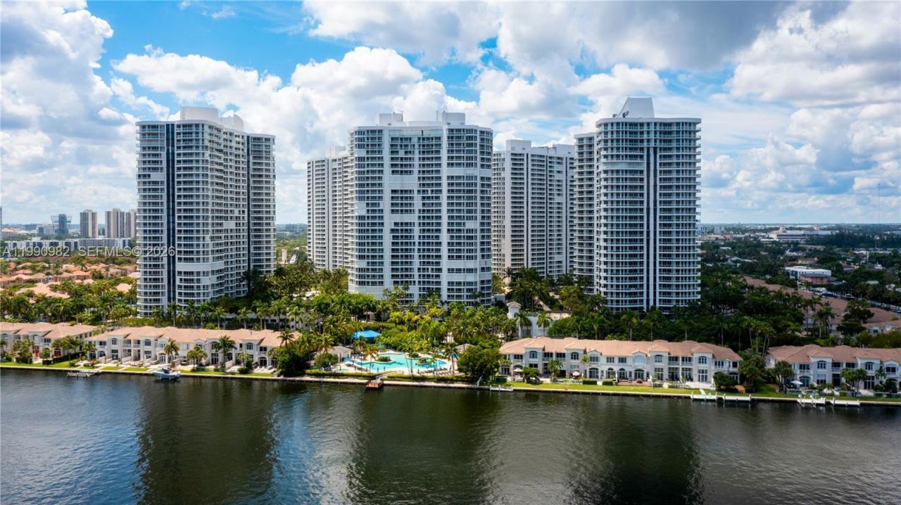 21050 Point Pl, Unit 401, Aventura, FL 33180 Photo