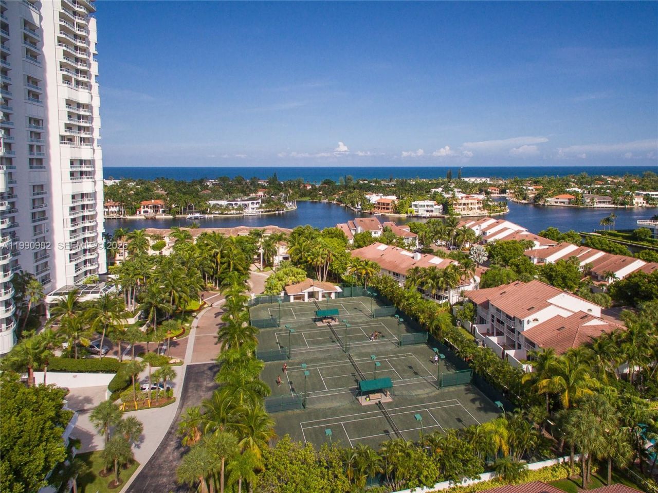 21050 Point Pl, Unit 401, Aventura, FL 33180 Photo
