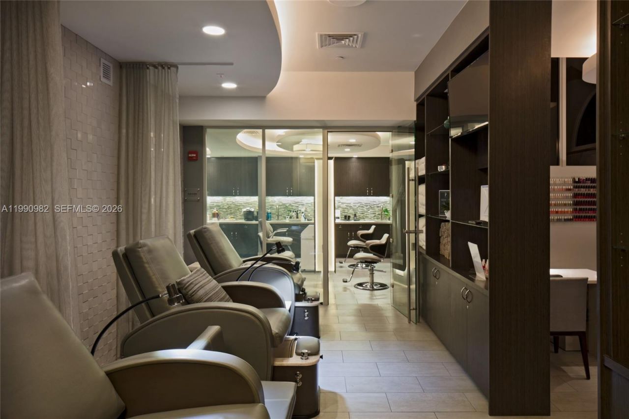 21050 Point Pl, Unit 401, Aventura, FL 33180 Photo