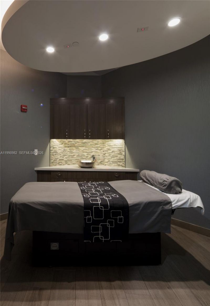 21050 Point Pl, Unit 401, Aventura, FL 33180 Photo