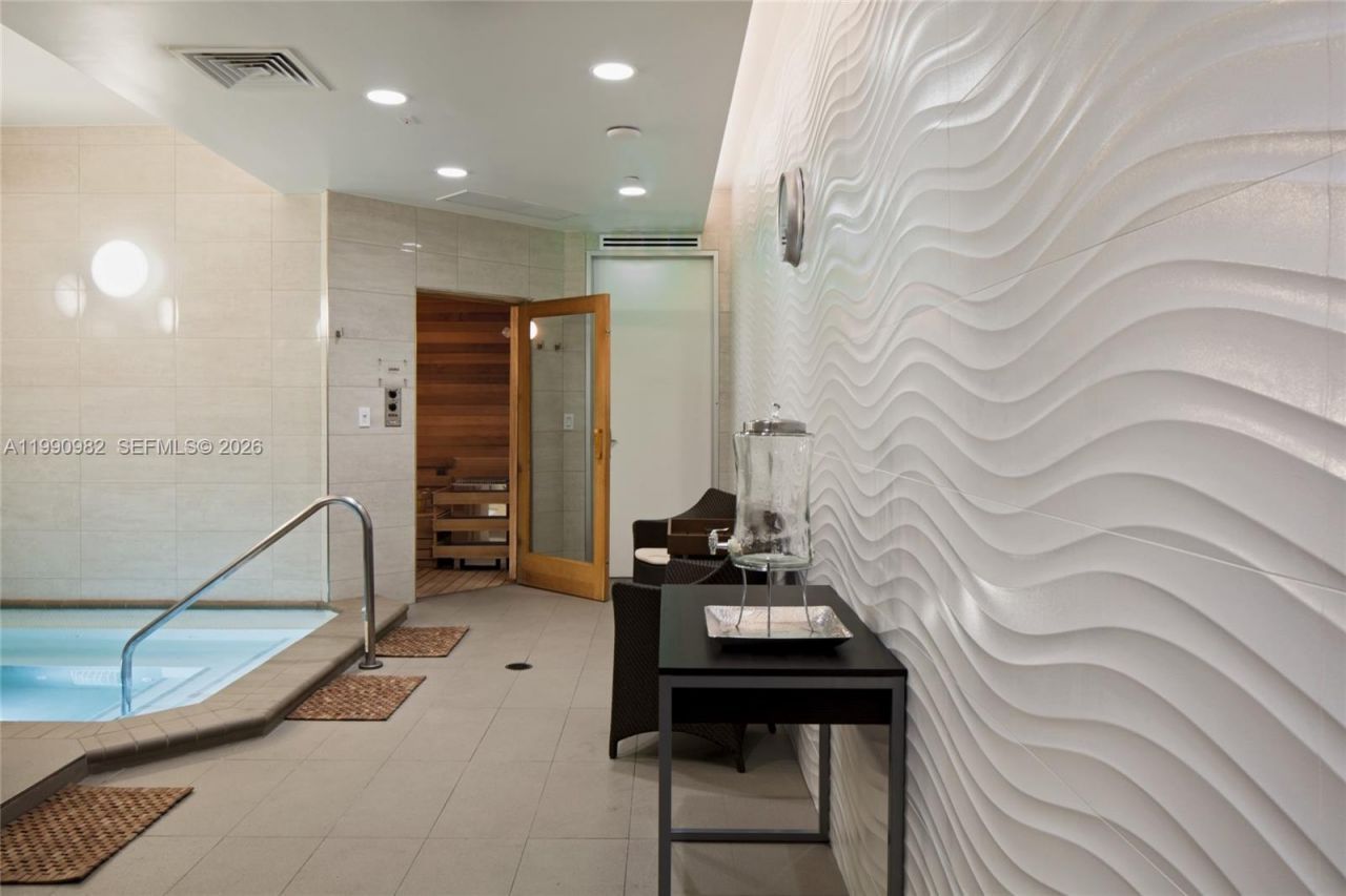 21050 Point Pl, Unit 401, Aventura, FL 33180 Photo
