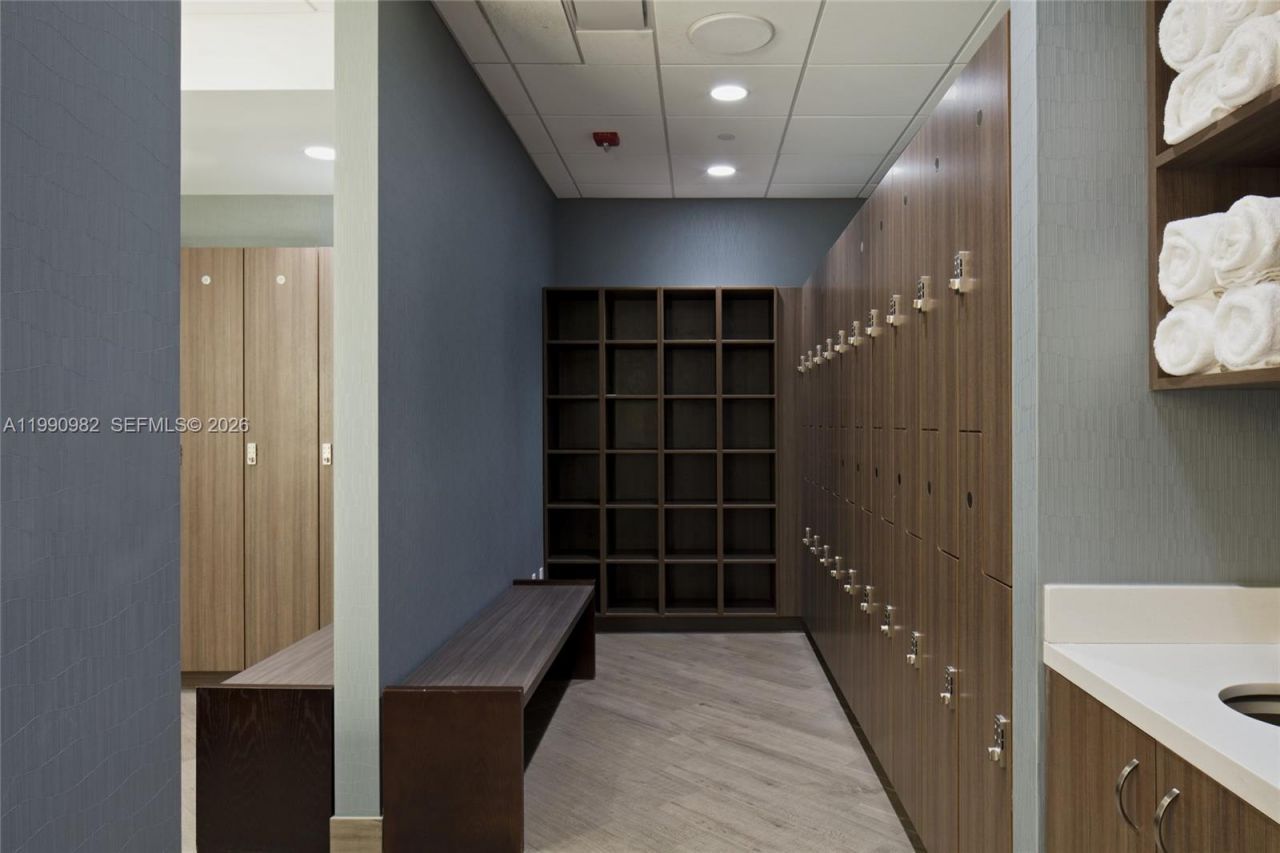 21050 Point Pl, Unit 401, Aventura, FL 33180 Photo
