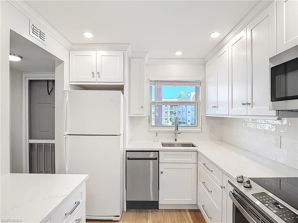 180 Turtle Lake Ct, Unit 206, Naples, FL 34105 Photo