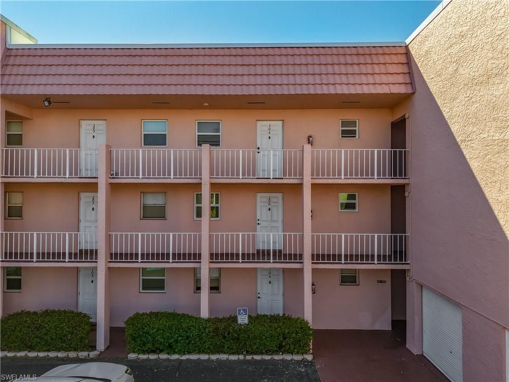 180 Turtle Lake Ct, Unit 206, Naples, FL 34105 Photo