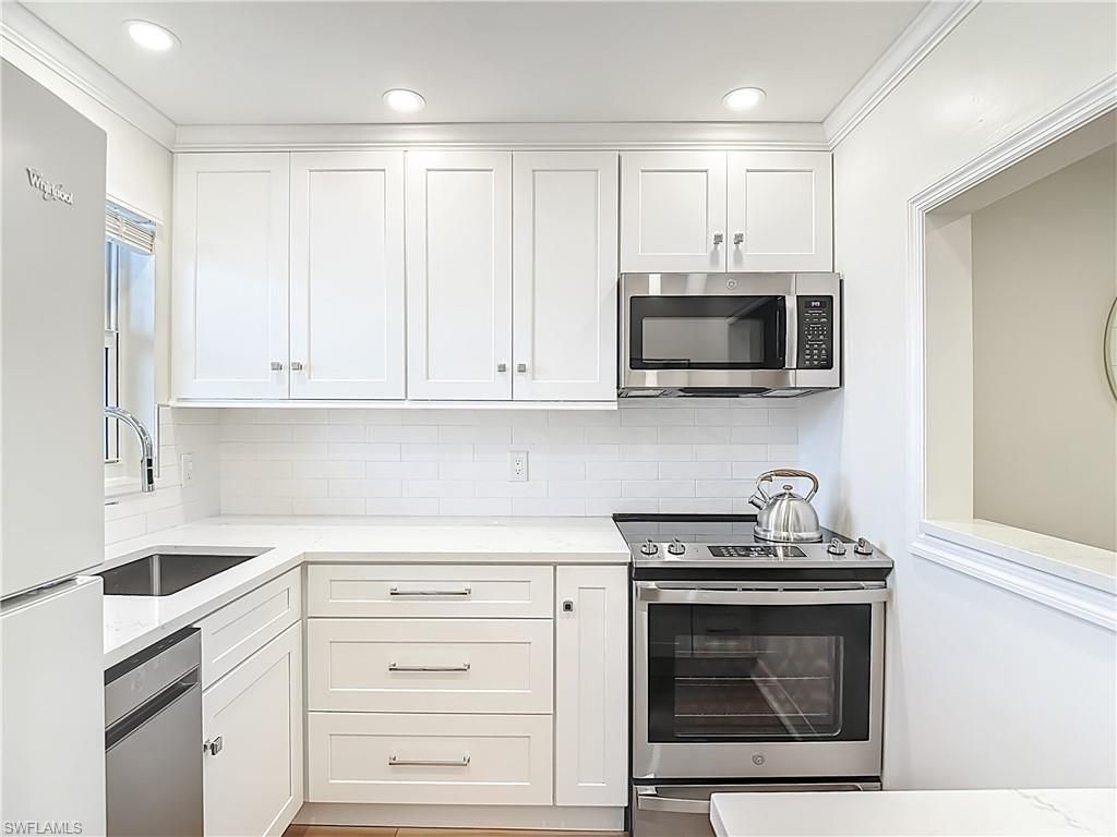 180 Turtle Lake Ct, Unit 206, Naples, FL 34105 Photo