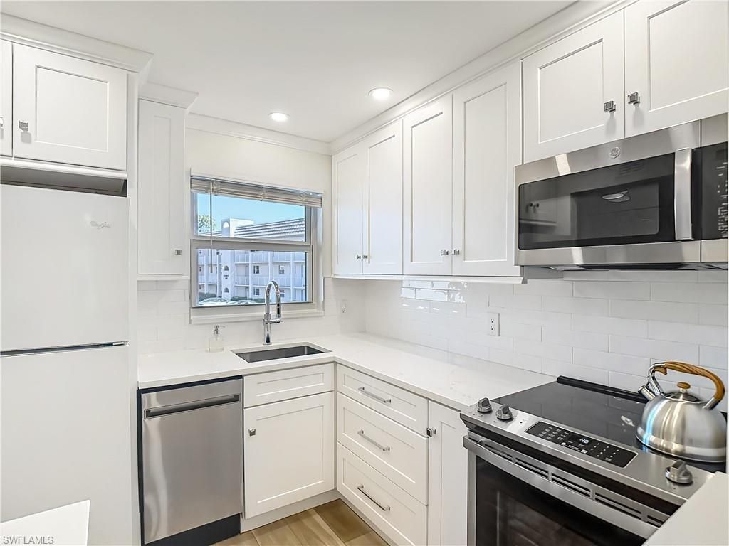 180 Turtle Lake Ct, Unit 206, Naples, FL 34105 Photo