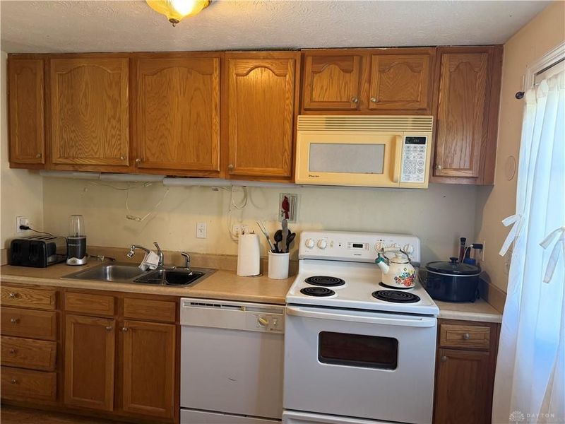 1492 Kingsbury Drive, Forest Park, OH 45240 Photo 4