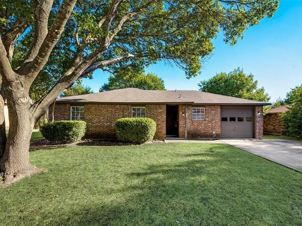 120 E Milas Lane , Glenn Heights, TX 75154