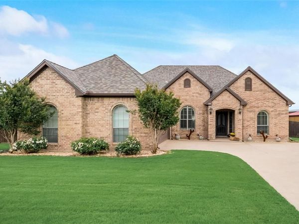 1403 Hickory Drive, Pilot Point, TX 76258