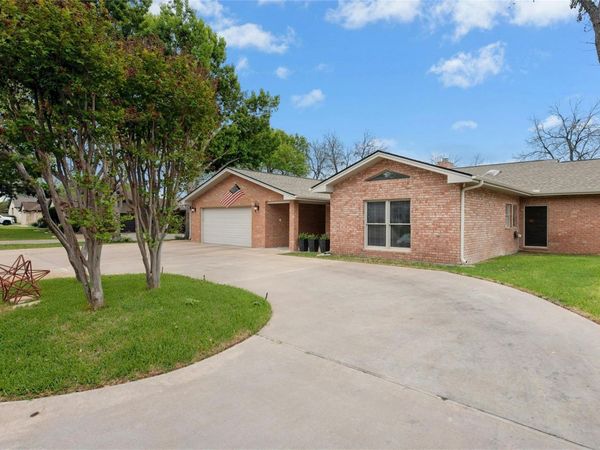 407 Olympia Fields ST , Meadowlakes, TX 78654