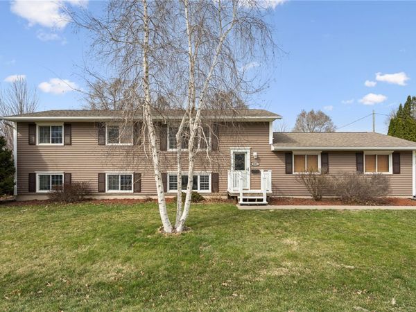 601 E 11th St Street , Vinton, IA 52349