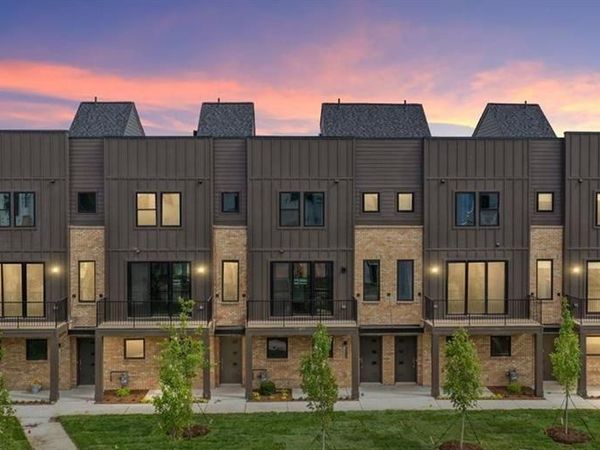 1058 Hampton Circle, Detroit, MI 48207