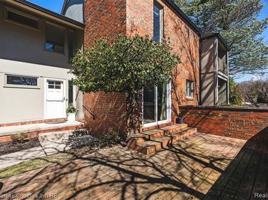 1060 Stratford Place, Bloomfield Twp, MI 48304