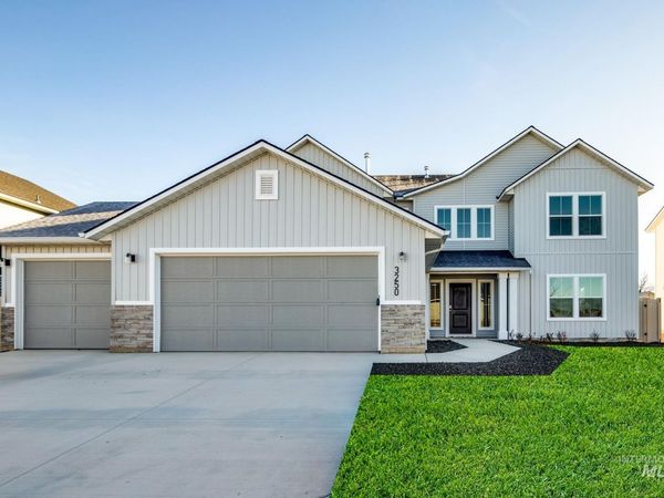 1066 Woods Bog Ave, Middleton, ID 83644