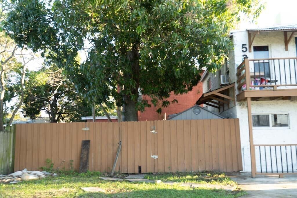 528 Churchill Road, West Palm Beach, FL 33405 Photo