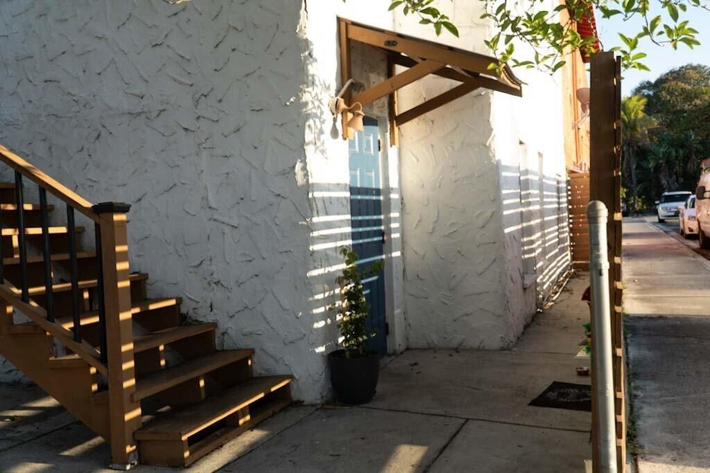 528 Churchill Road, West Palm Beach, FL 33405 Photo