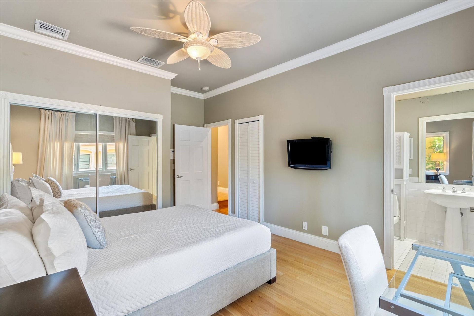 703 Royal Plaza Drive, Fort Lauderdale, FL 33301 Photo