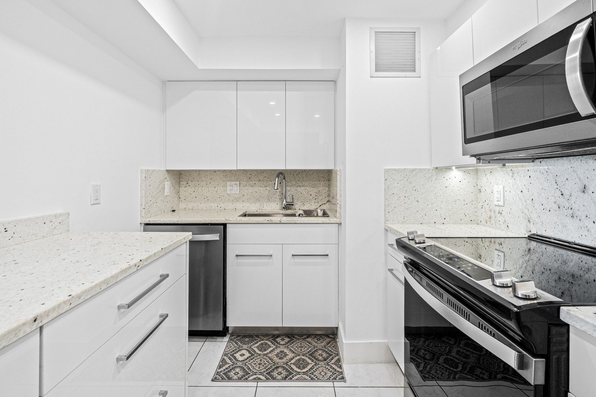 525 N Ocean Boulevard, Unit D, Pompano Beach, FL 33062 Photo