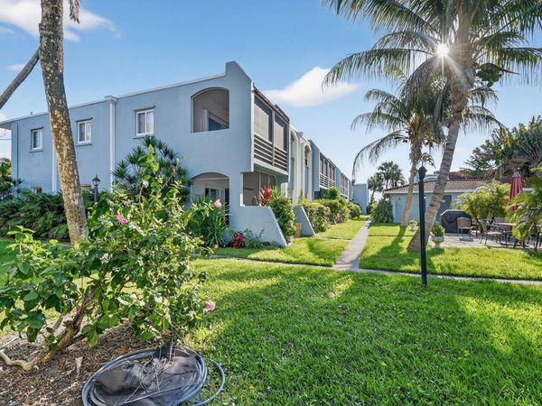 1432 S Lakeside Drive, Unit 4, Lake Worth Beach, FL 33460