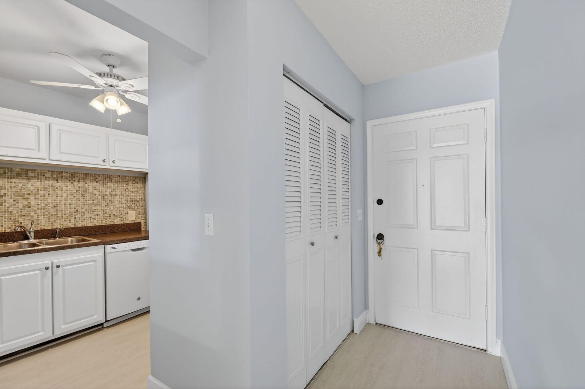 1432 S Lakeside Drive, Unit 4, Lake Worth Beach, FL 33460 Photo