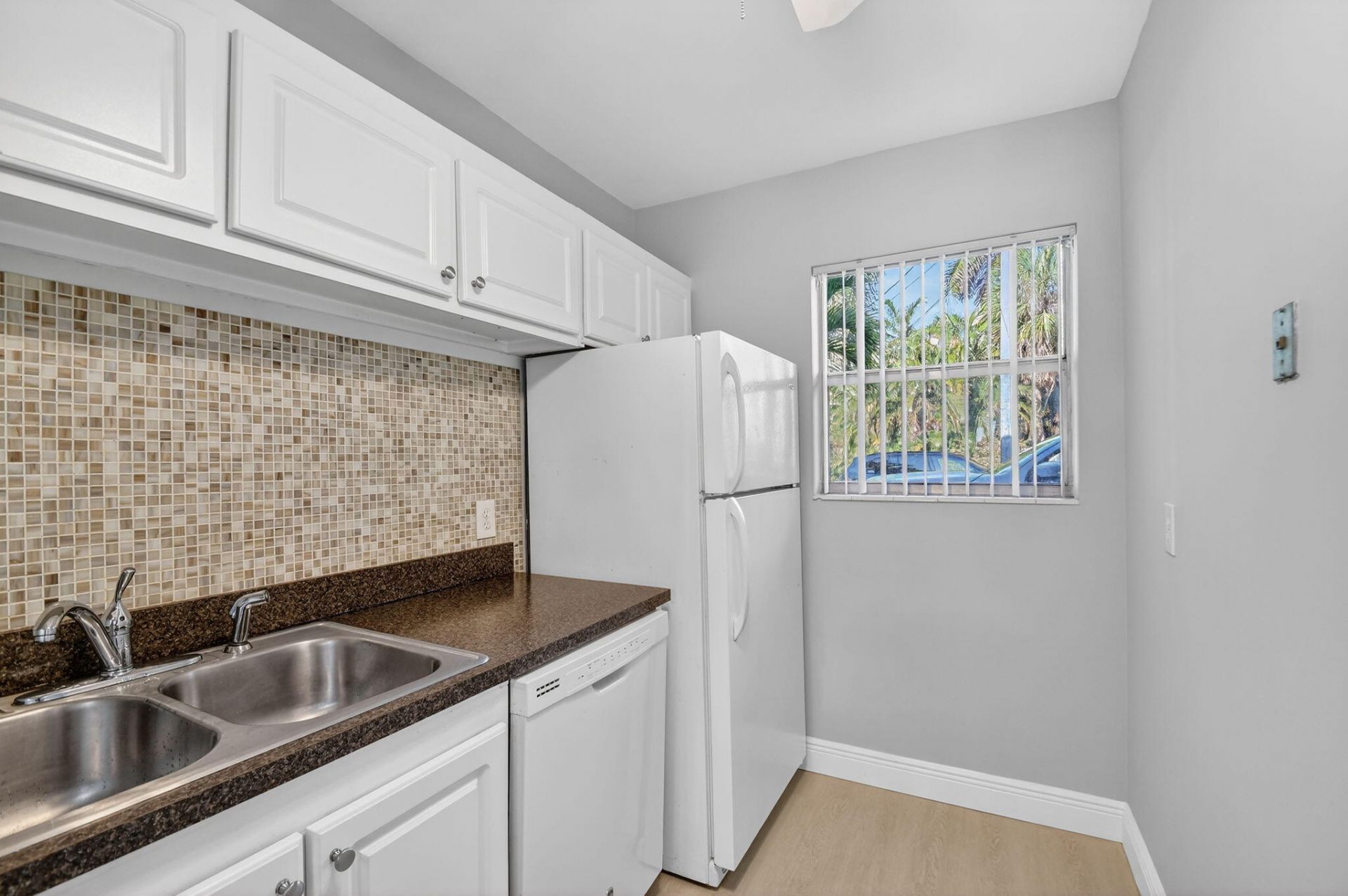 1432 S Lakeside Drive, Unit 4, Lake Worth Beach, FL 33460 Photo