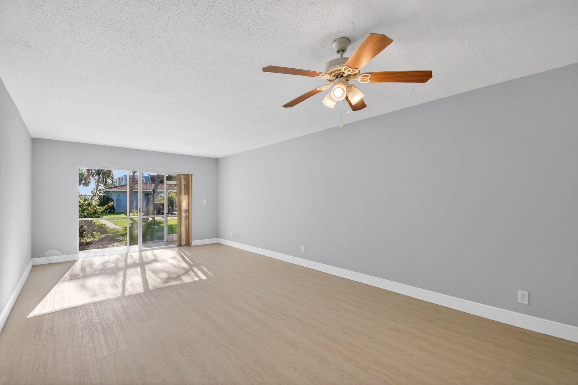 1432 S Lakeside Drive, Unit 4, Lake Worth Beach, FL 33460 Photo