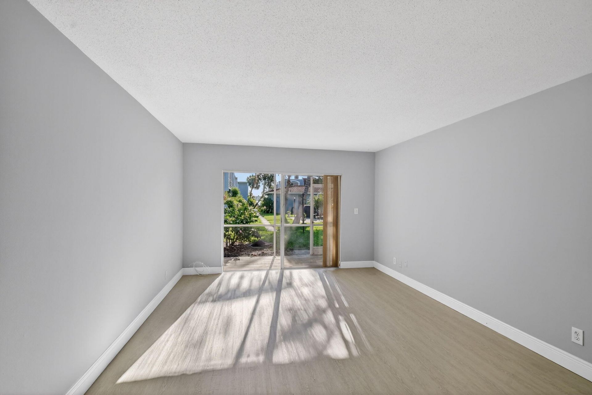 1432 S Lakeside Drive, Unit 4, Lake Worth Beach, FL 33460 Photo