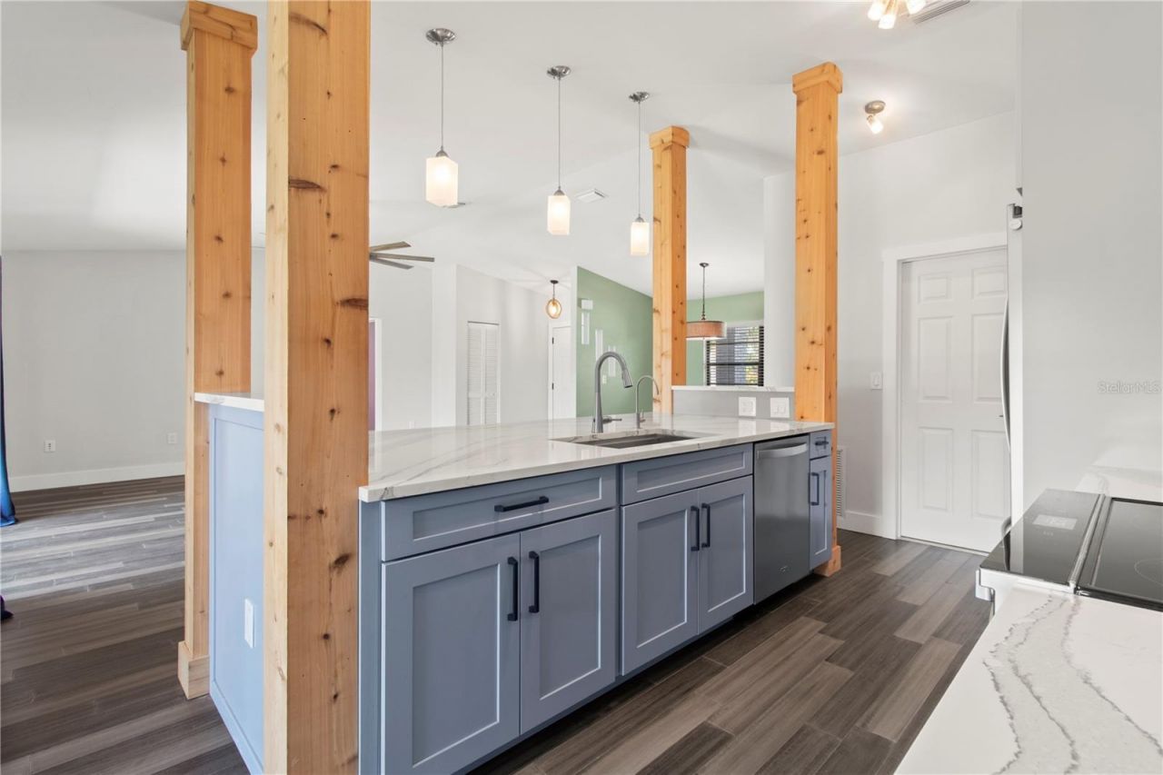 4702 Glenbrooke Terrace, Sarasota, FL 34243 Photo