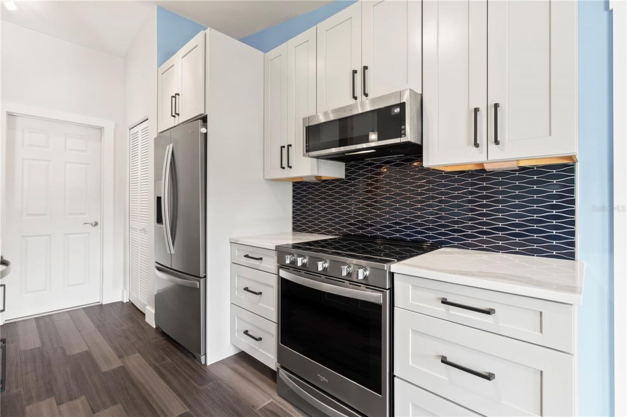 4702 Glenbrooke Terrace, Sarasota, FL 34243 Photo