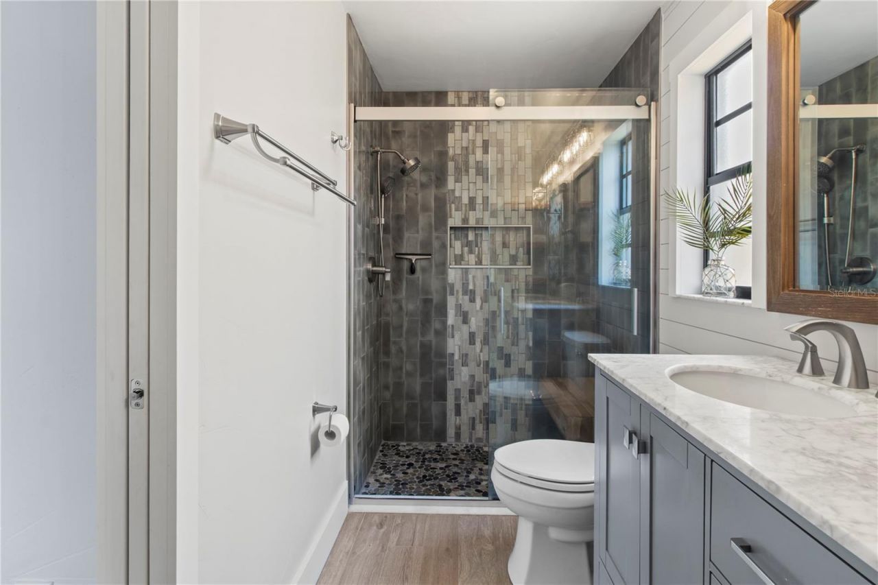 4702 Glenbrooke Terrace, Sarasota, FL 34243 Photo