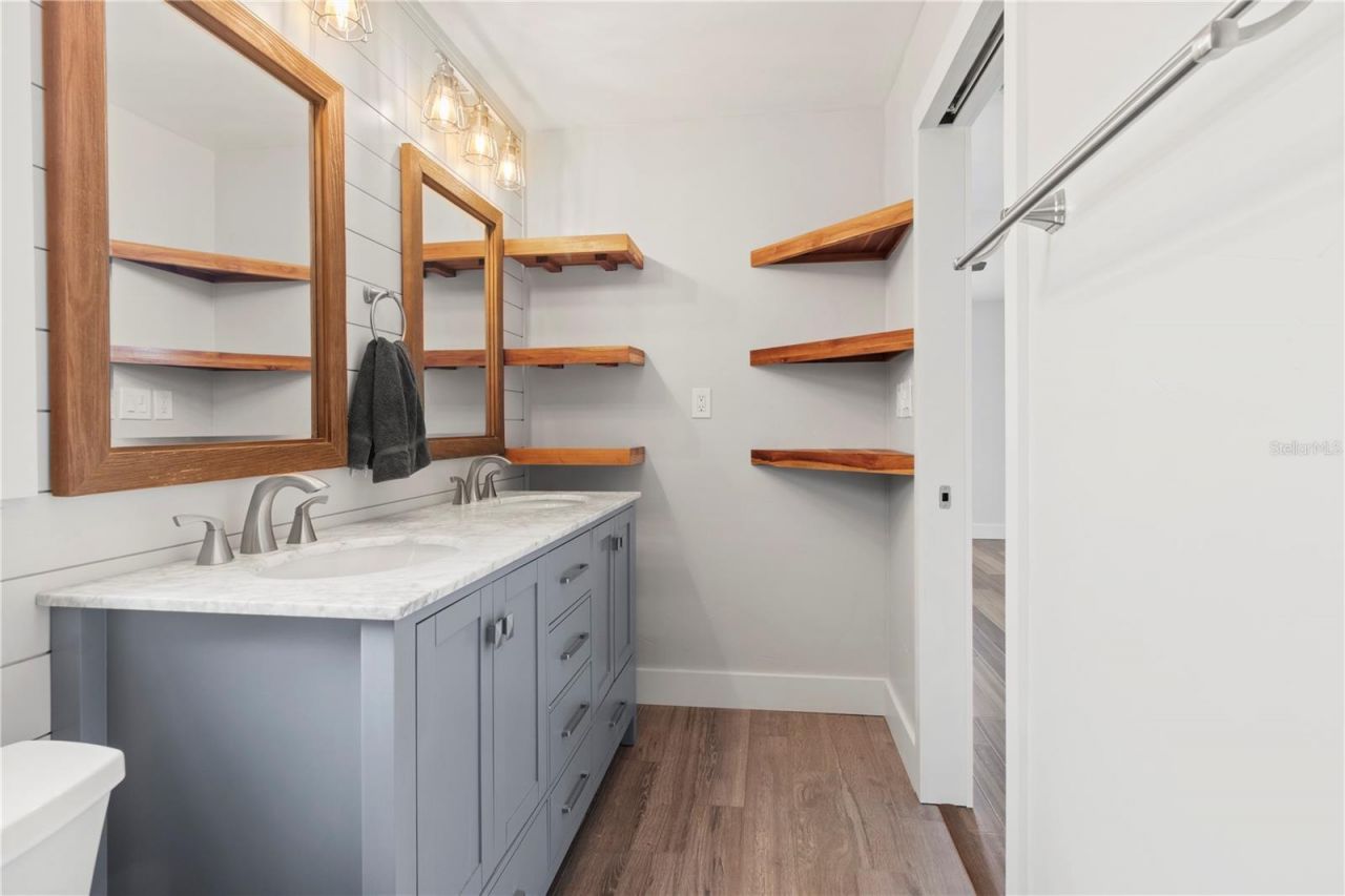 4702 Glenbrooke Terrace, Sarasota, FL 34243 Photo